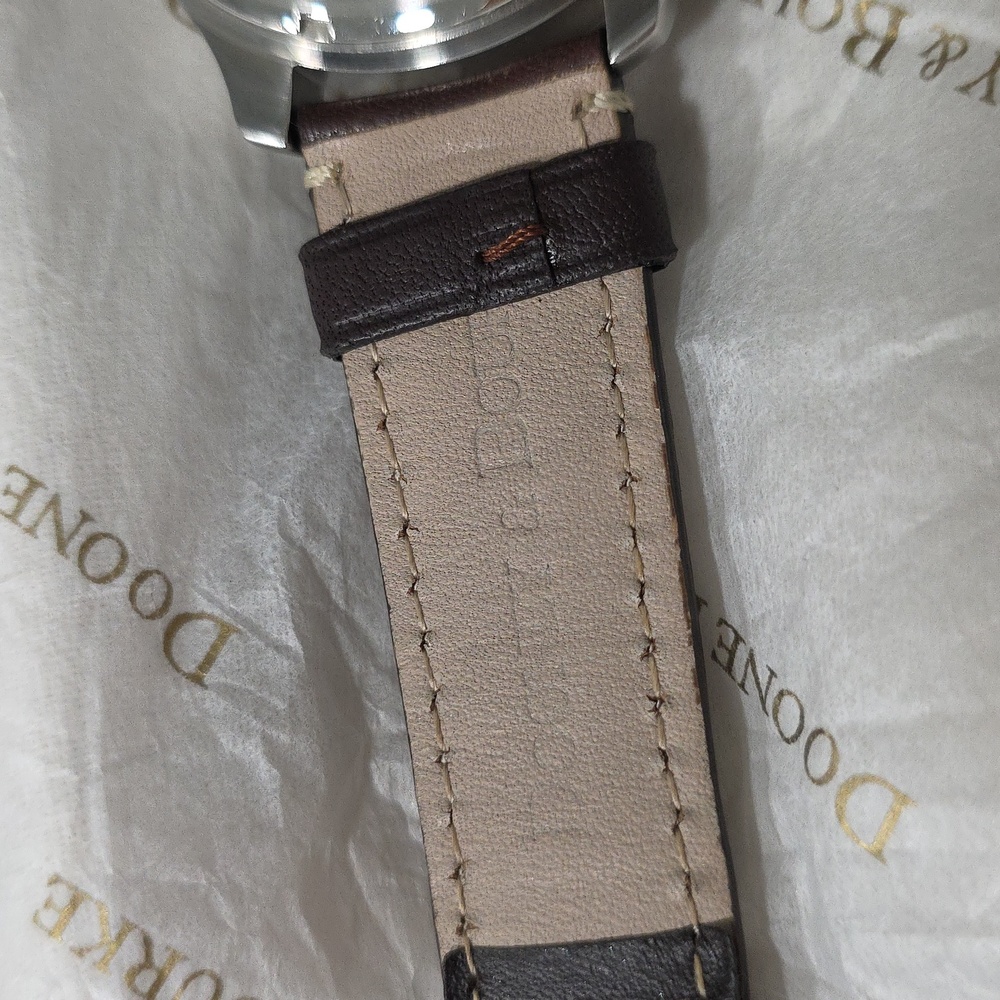 New, Dooney & Bourke Large Faced Mariner Leather Swiss Made Watch, Unisex - Picture 10 of 15